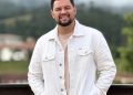 Cantor grava clipe sobre o Caminho do Louvor e destaca o Ramal Padre Léo em SJB