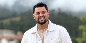 Cantor grava clipe sobre o Caminho do Louvor e destaca o Ramal Padre Léo em SJB