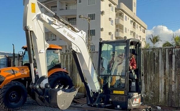 Sisam adquire nova miniescavadeira Bobcat