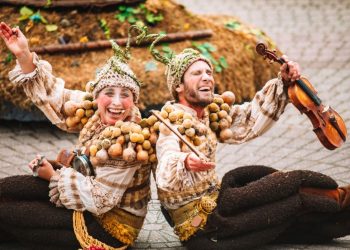 Encontros de Lua Cheia encerra programação comemorativa com espetáculos de teatro de rua