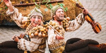 Encontros de Lua Cheia encerra programação comemorativa com espetáculos de teatro de rua