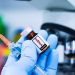 Vacina personalizada de mRNA reduz retorno do câncer de pele em testes finais