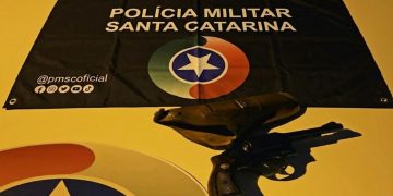 Policia Militar de Canelinha apreende arma de fogo durante abordagem