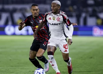 Flamengo Mantém Liderança Isolada e Internacional Demite Técnico em Rodada de Goleadas e Queda no Z-4