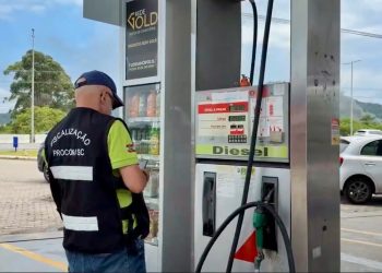 Gasolina a R$ 7,34: PROCON/SC notifica mais de 20 postos por elevação de preços