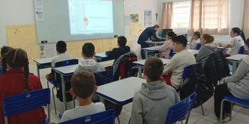 Escola Padre José da Poian em Nova Trento promove palestra sobre saúde e desenvolvimento com alunos do 4º e 5º ano
