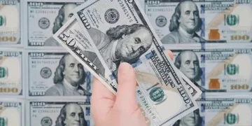 Dólar dispara e chega a R$ 5,60 após reeleição de Lula