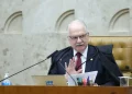 Fachin devolve investigação do INSS a Mendonça e mantém caso Master na Presidência do STF