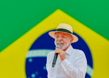 Lula muda coordenação de campanha e mira reformular discurso para 2º turno