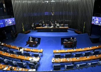 Senado deve votar nesta quarta PEC que acaba com a escala 6×1